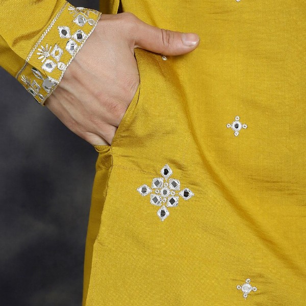 Jompers Geometric Embroidered Mandarin Collar Mirror Work Cotton Silk Straight Kurta