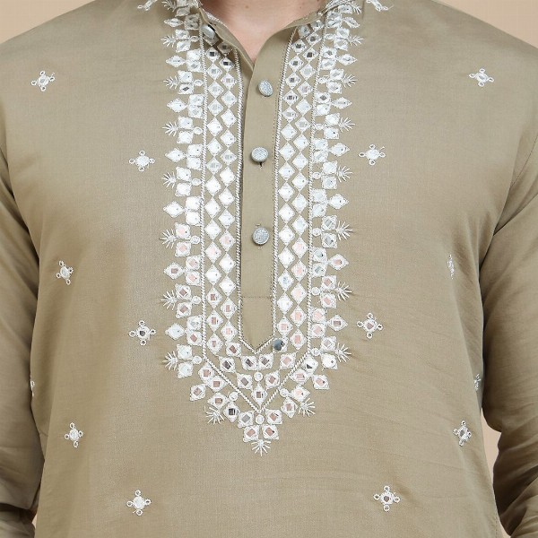 Jompers Men Geometric Embroidered Mirror Work Kurta