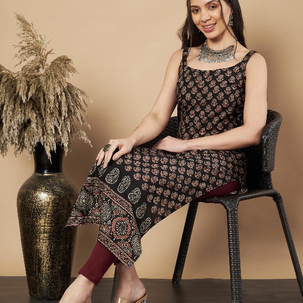 Vbuyz Floral Printed Shoulder Straps Boat Neck Cotton Straight Kurta