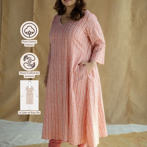 THE INDIAN ETHNIC CO Floral Printed Cotton V-Neck Thread Work Kali Kurta