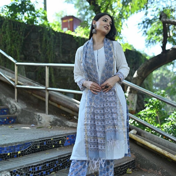 KAHVA Checked Regular Kurta with Trousers & Dupatta