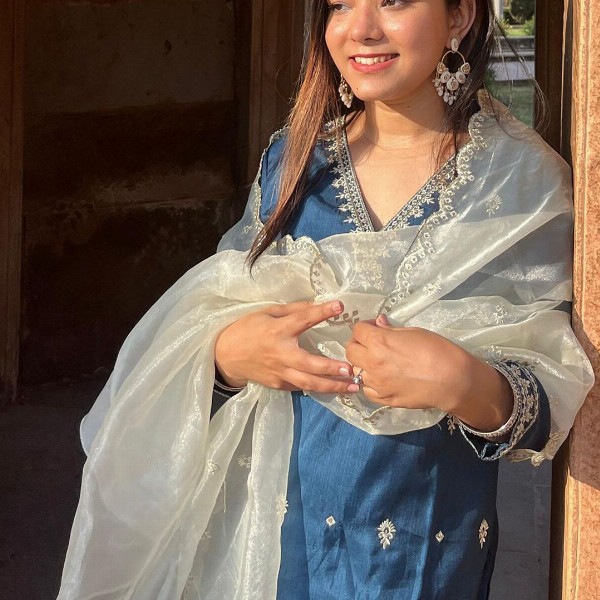 VredeVogel Ethnic Motifs Embroidered Thread Work Kurta With Trousers & Dupatta