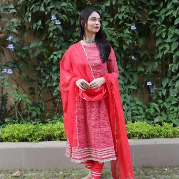 KAHVA Leheriya Printed Empire Gotta Patti Pure Cotton Kurta with Trousers & With Dupatta