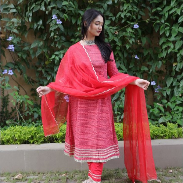 KAHVA Leheriya Printed Empire Gotta Patti Pure Cotton Kurta with Trousers & With Dupatta