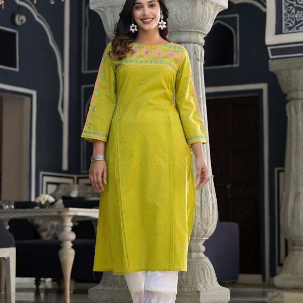 Varanga Women Floral Thread Embroidered Yoke Design Straight Kurta