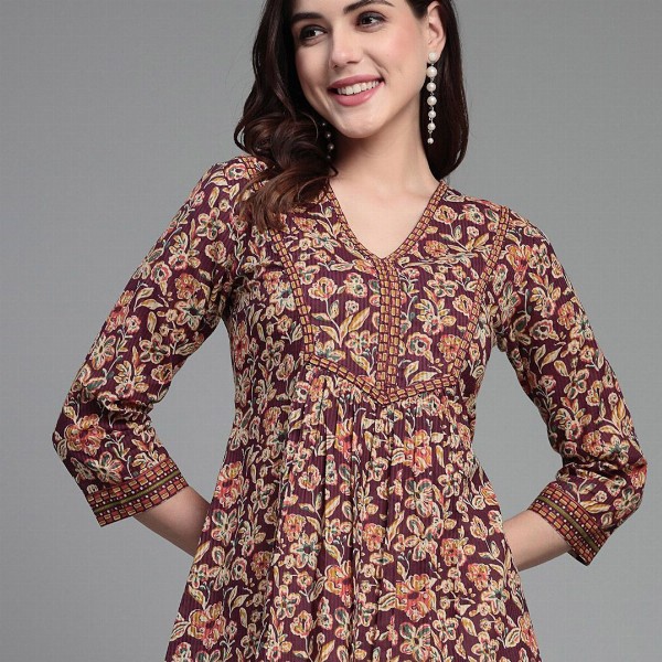 QOMN Floral Printed V-Neck Gathered Pure Cotton Empire Top