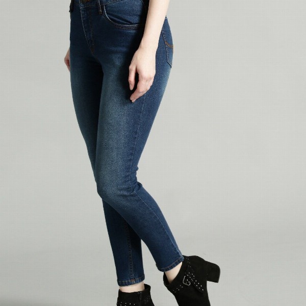 Roadster Women Navy Blue Skinny Fit Mid-Rise Clean Look Stretchable Cropped Jeans