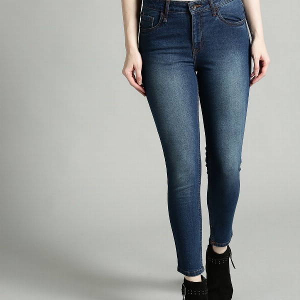 Roadster Women Navy Blue Skinny Fit Mid-Rise Clean Look Stretchable Cropped Jeans