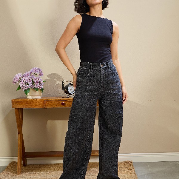 SASSAFRAS BASICS Women Straight Fit High-Rise Light Fade Jeans