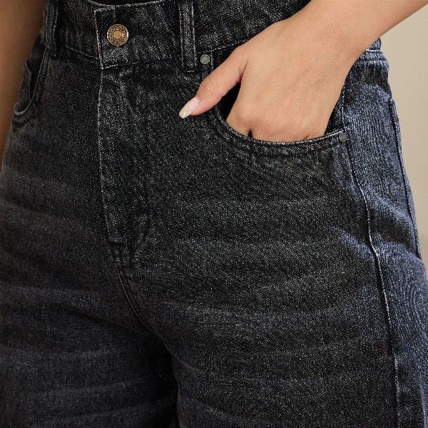 SASSAFRAS BASICS Women Straight Fit High-Rise Light Fade Jeans