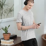 Levis Men Pure Cotton V Neck Short Sleeve Tshirt